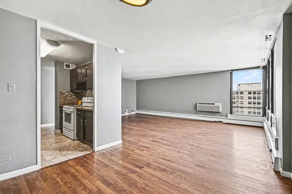 $199,900 | 5740 North Sheridan Road, Unit 8D, Chicago, IL 60660
