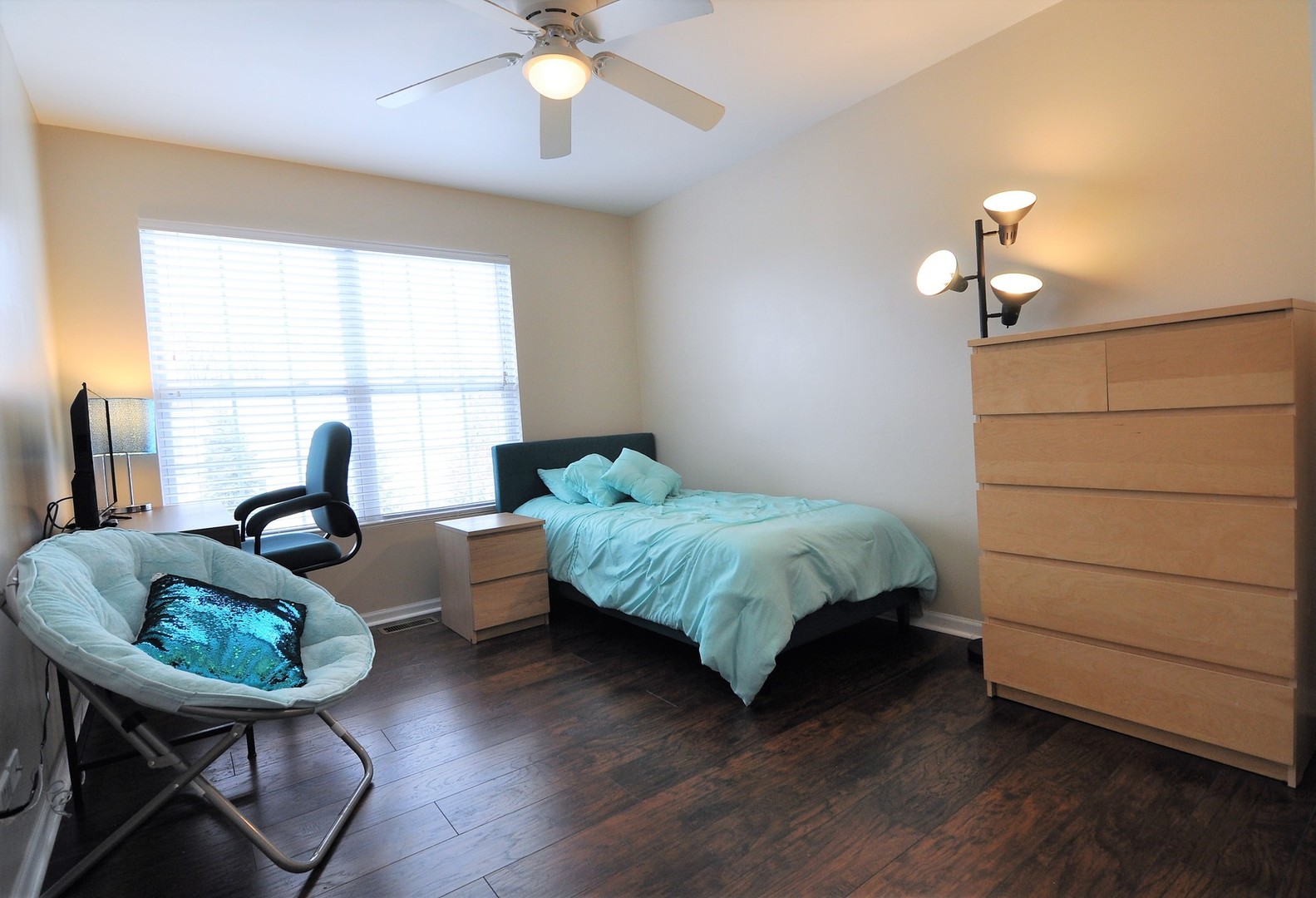 1927 West Cobblestone Road, Unit 1927 Romeoville, IL 60446 - Photo 11 of 19 Gallery Image 11