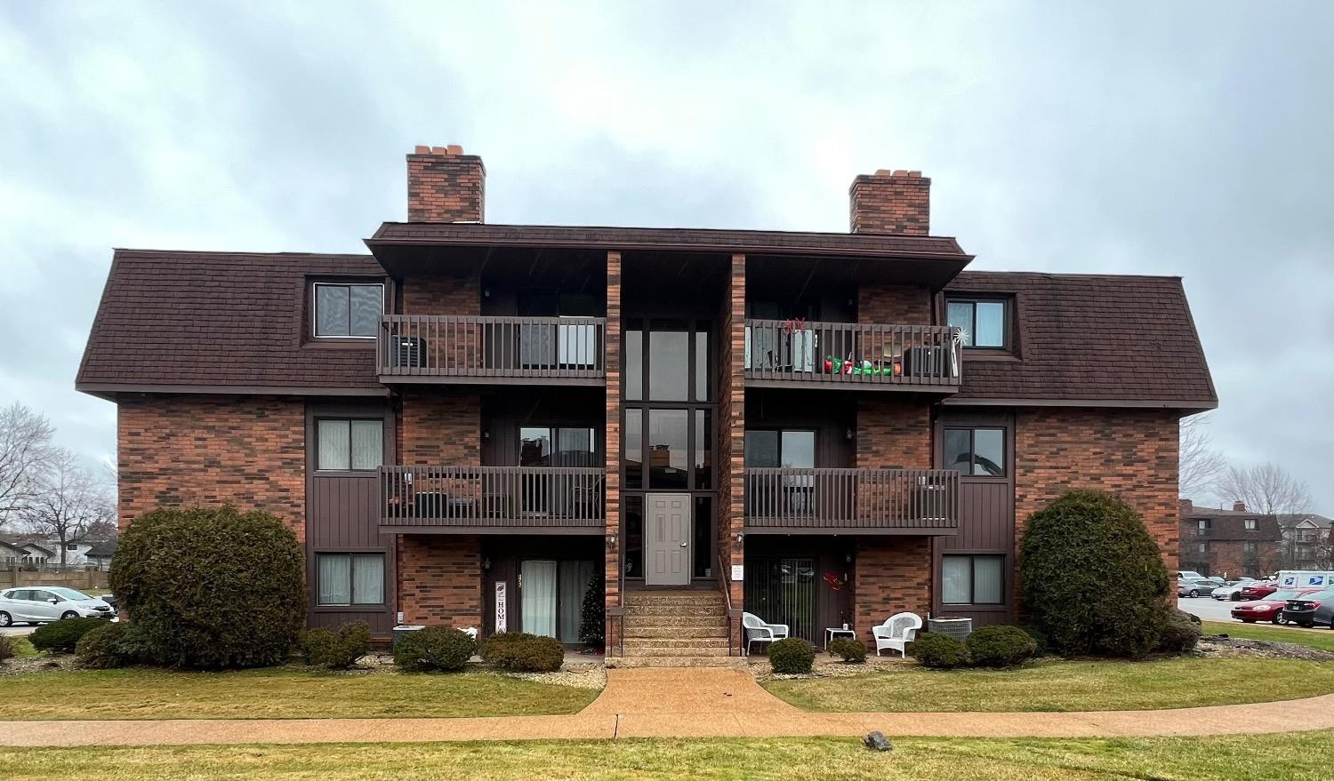 2049 West 45th St Unit 303  