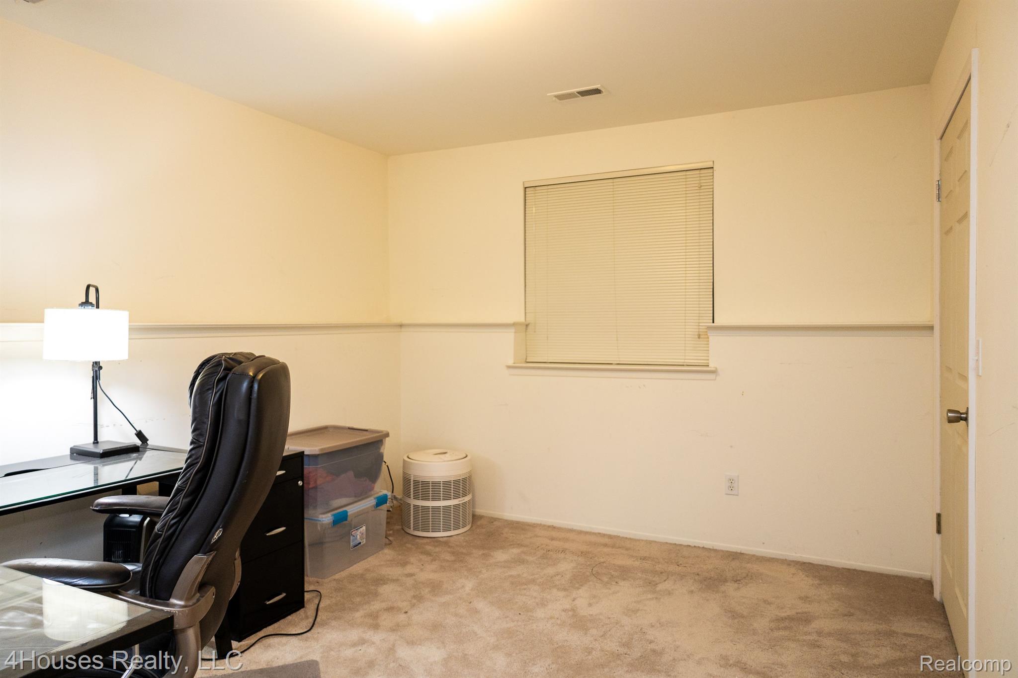 654 Lydia Lane, Unit 48 Pontiac, MI 48341 - Photo 35 of 38 Basement Furnished