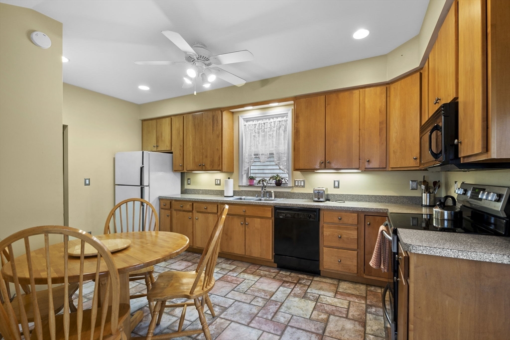 17 Hayden Road Saugus, MA 01906 - Photo 9 of 30 Gallery Image 9