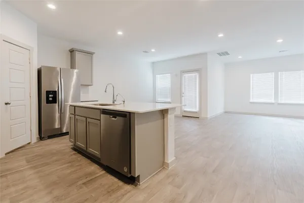 $2,550 | 250 John House Lane, Rosharon, TX 77583