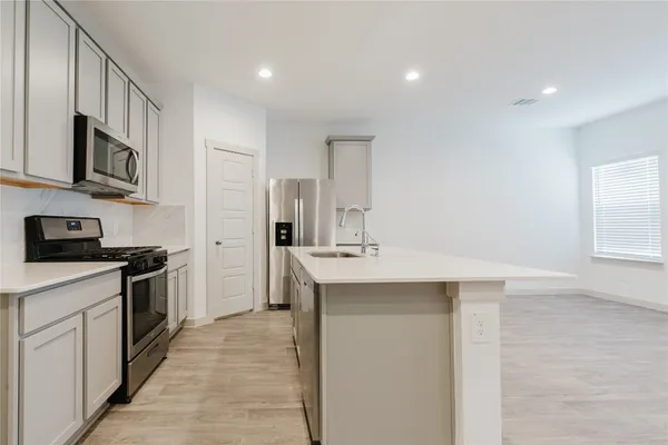 $2,550 | 250 John House Lane, Rosharon, TX 77583