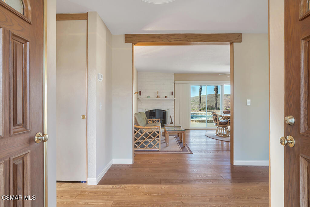 2147 McCrea Road Thousand Oaks, CA 91362 - Photo 3 of 38