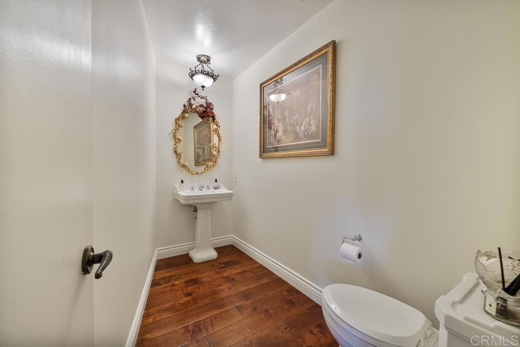 2719 Vía Del Robles Fallbrook, CA 92028 - Photo 22 of 48 a bathroom with a toilet and a sink