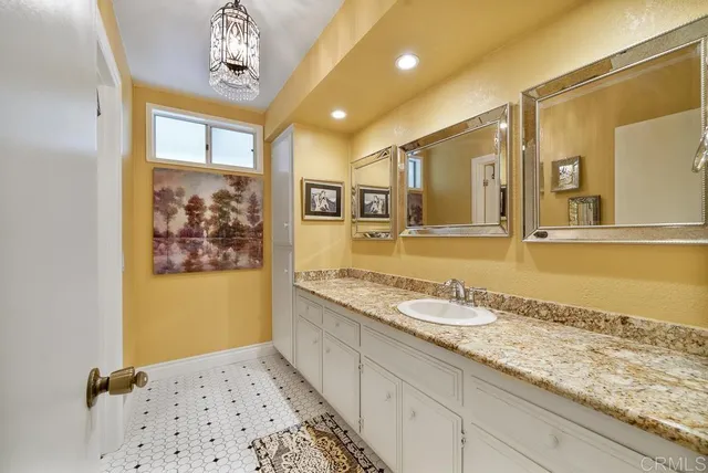 $989,000 | 2719 VÃa Del Robles, Fallbrook, CA 92028