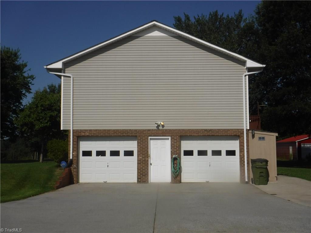 692 Arnold Road Lexington, NC 27295 - Photo 3 of 26 Gallery Image 3