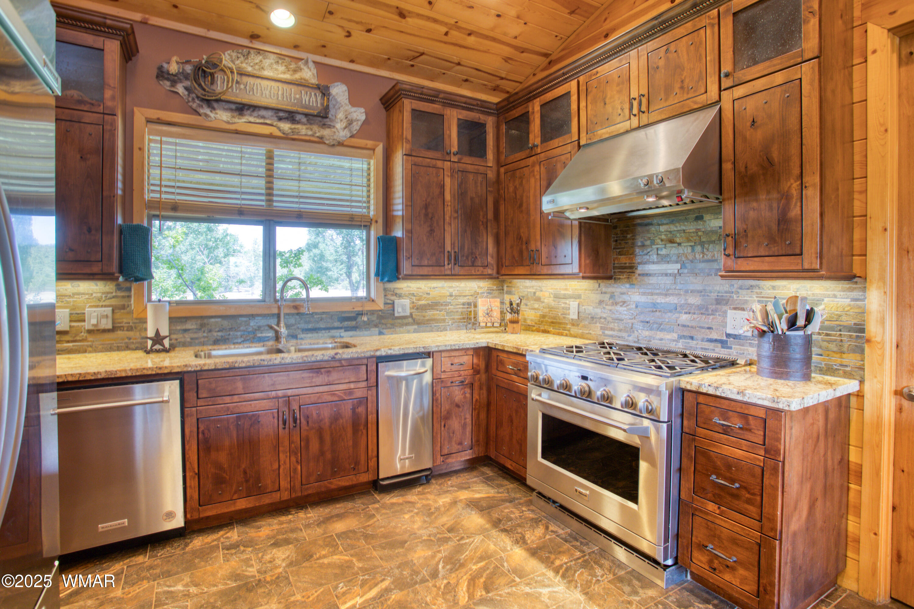 422 B Sponseller Siding Road Pinetop, AZ 85935 - Photo 26 of 74 a kitchen with stainless steel appliances granite countertop a stove and a sink