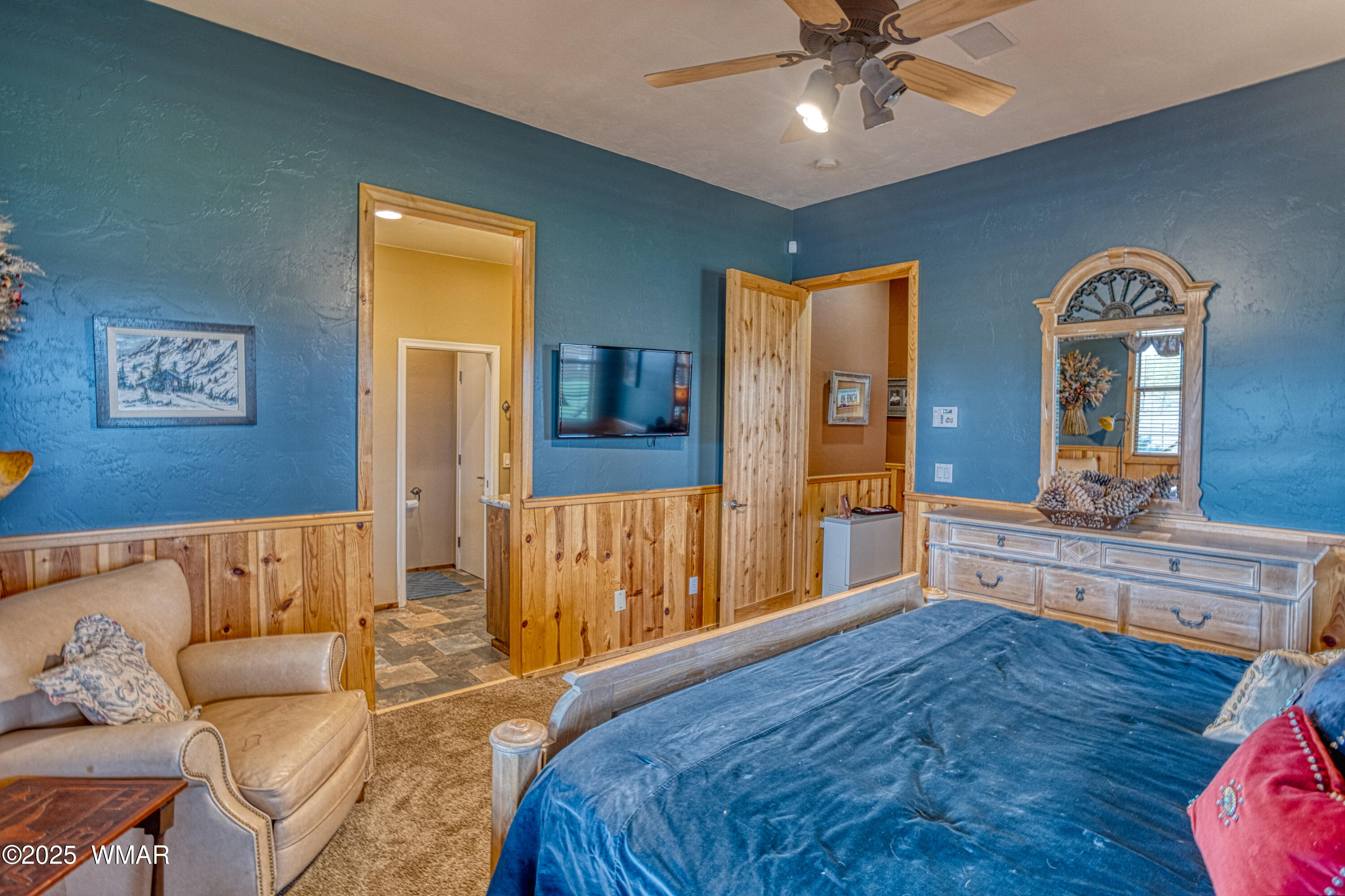 422 B Sponseller Siding Road Pinetop, AZ 85935 - Photo 30 of 74 a spacious bedroom with a bed and a dresser