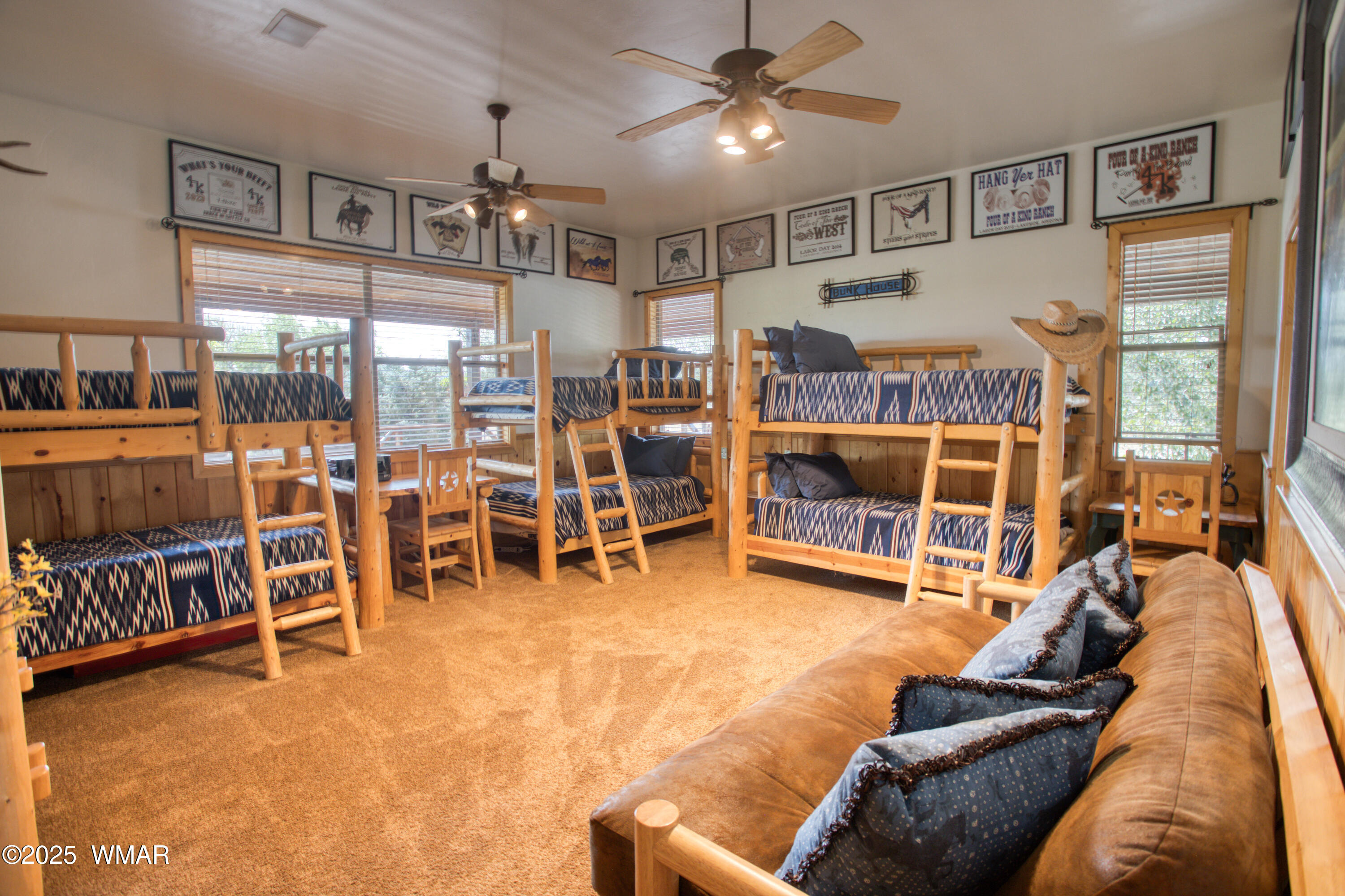 422 B Sponseller Siding Road Pinetop, AZ 85935 - Photo 37 of 74 a living room with furniture