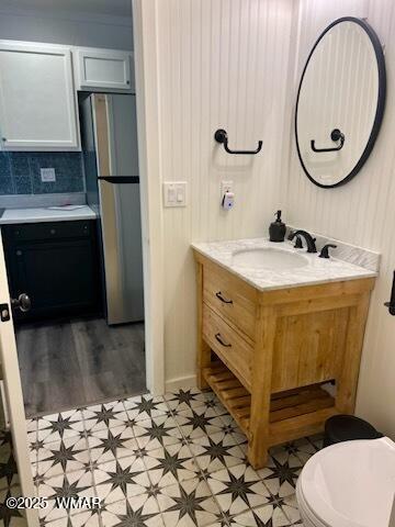 422 B Sponseller Siding Road Pinetop, AZ 85935 - Photo 65 of 74 a bathroom with a sink a toilet and a mirror