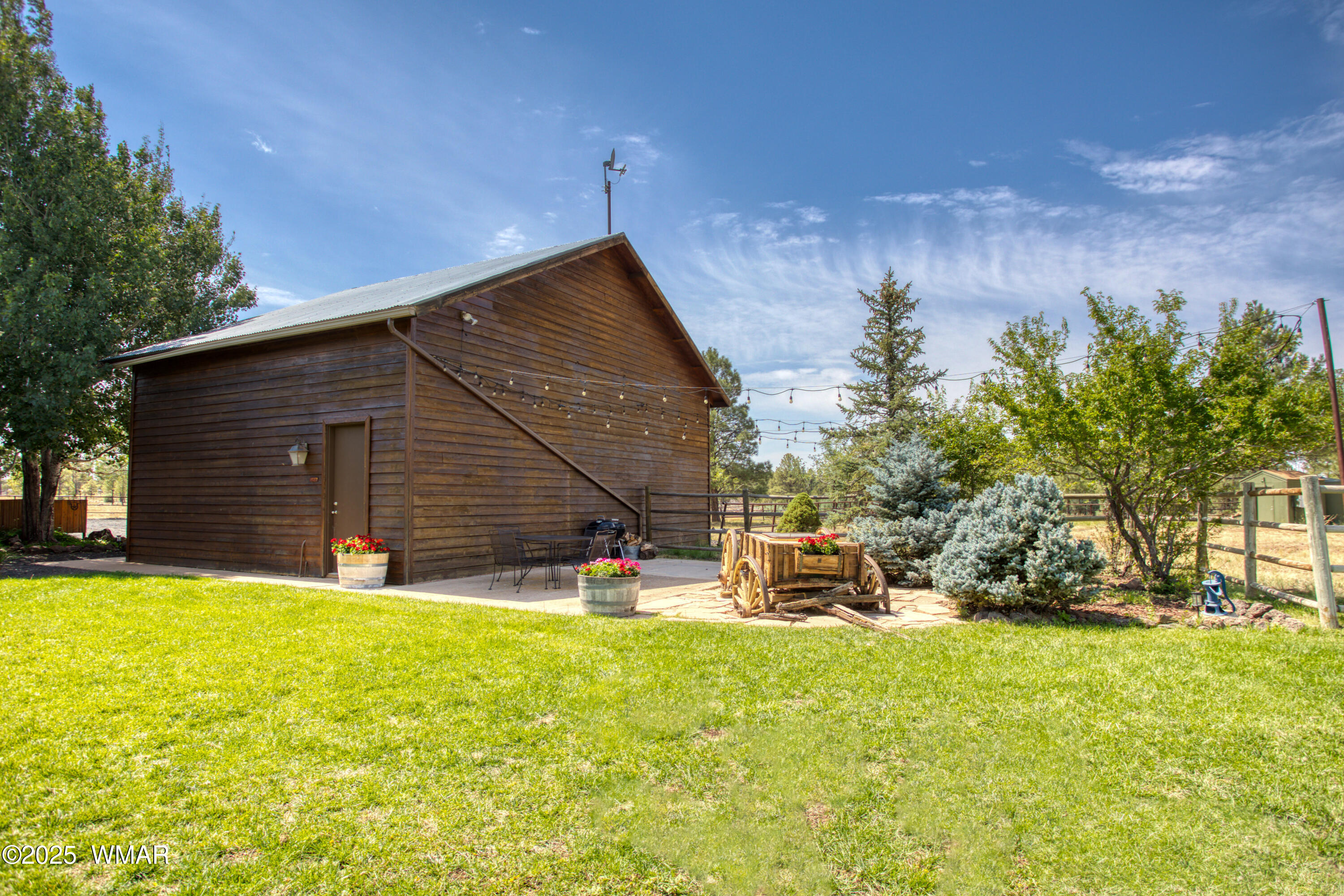 422 B Sponseller Siding Road Pinetop, AZ 85935 - Photo 10 of 74 a view of a house with backyard and sitting area