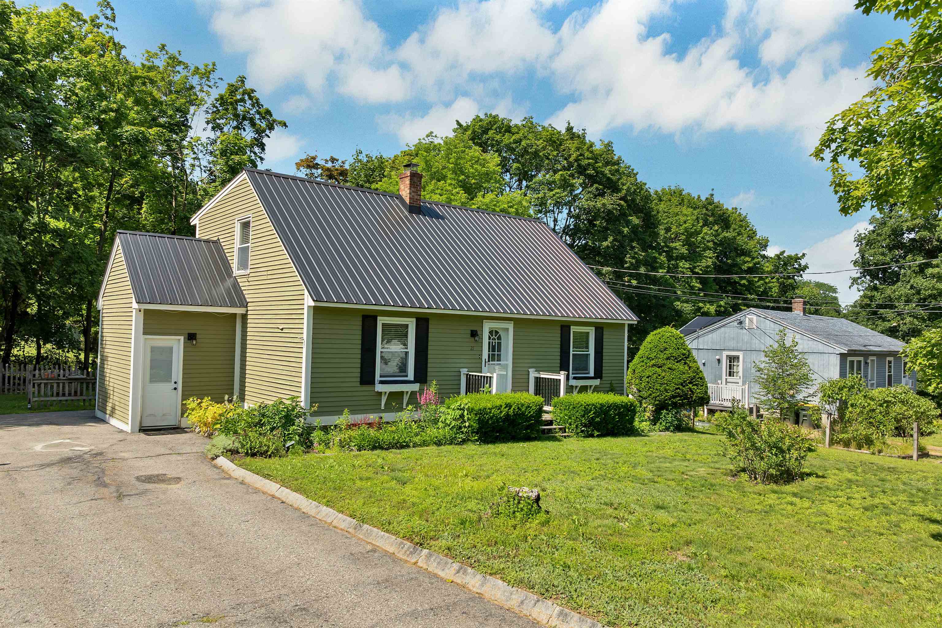 21 Spruce Street Laconia, NH 03246 - Photo 2 of 51