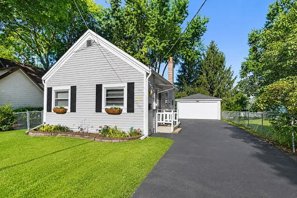 $249,900 | 315 East 2nd Street, East Dundee, IL 60118