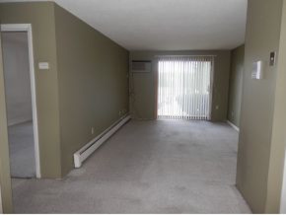 134 Mammoth Road, Unit 6 Hooksett, NH 03106 - Photo 3 of 8