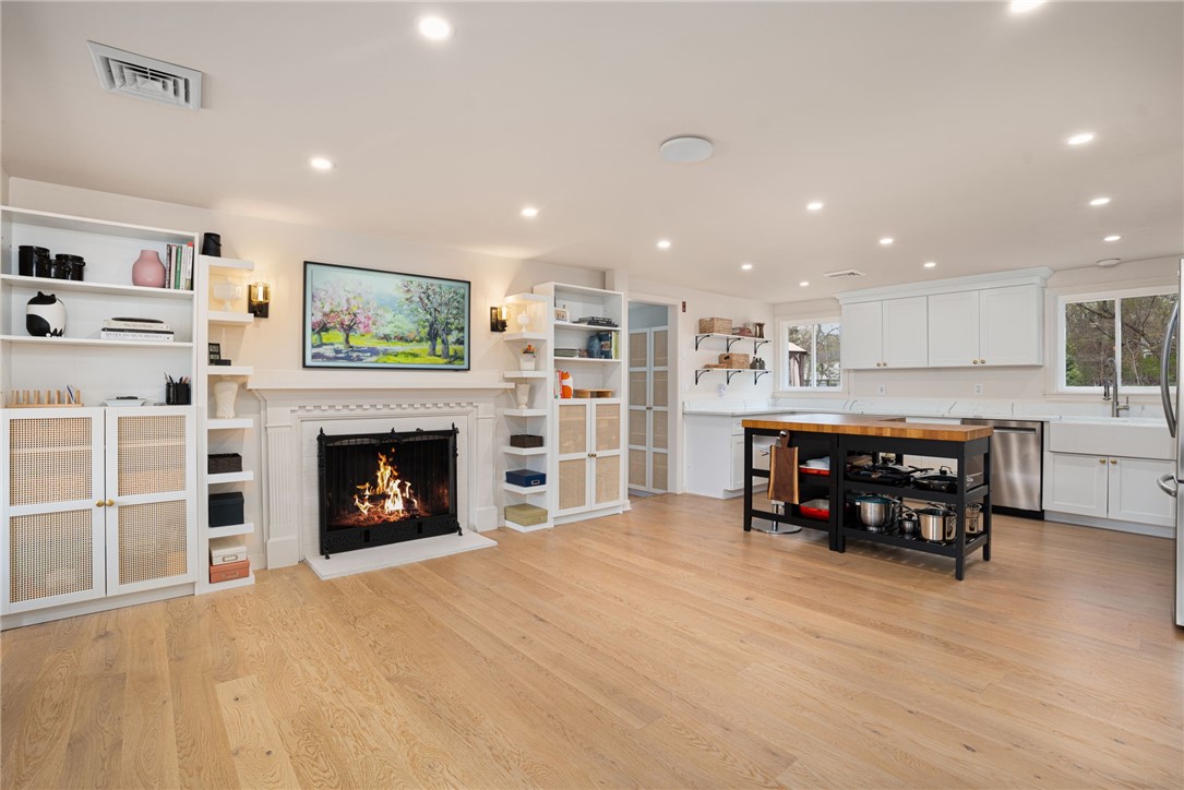 628 County Road Barrington, RI 02806 - Photo 12 of 40