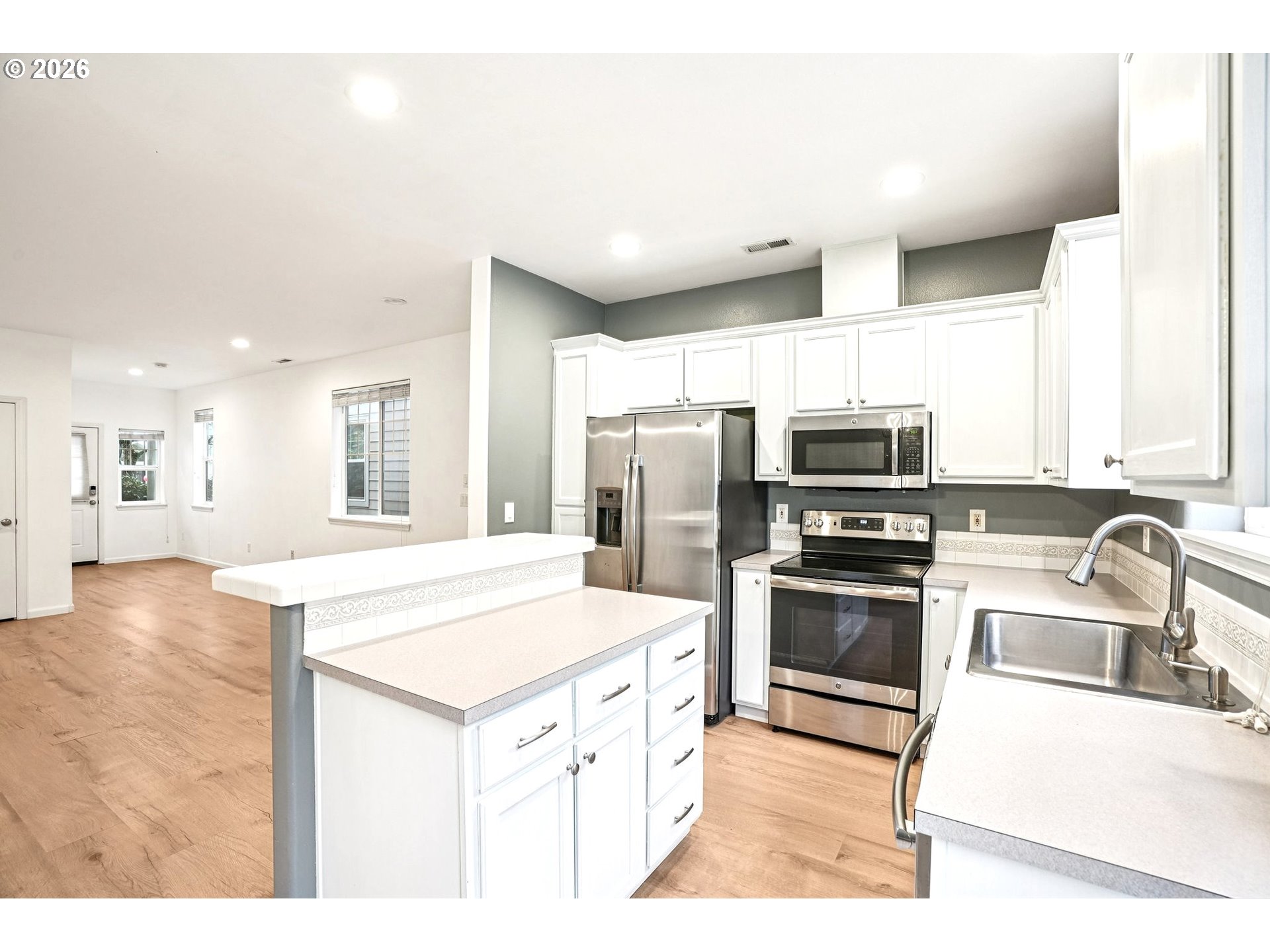 9235 Southwest Tanoak Lane Tualatin, OR 97062 - Photo 8 of 27