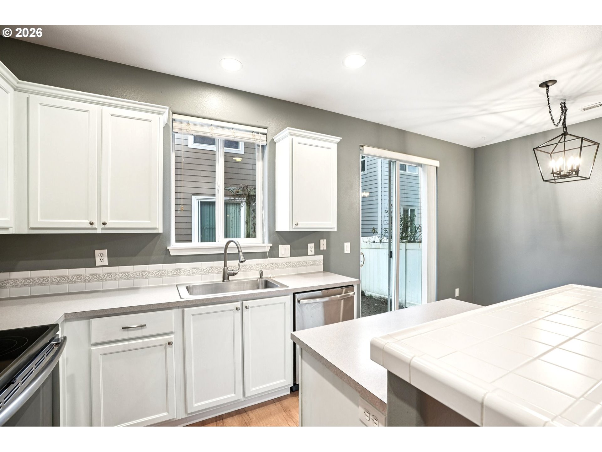 9235 Southwest Tanoak Lane Tualatin, OR 97062 - Photo 10 of 27