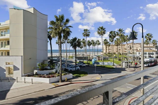 a view of a yard with a fountain
