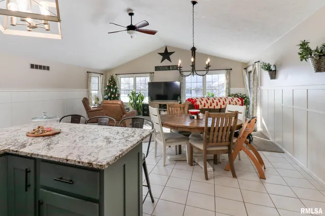 $284,900 | 212 East Garfield Street, Minier, IL 61759