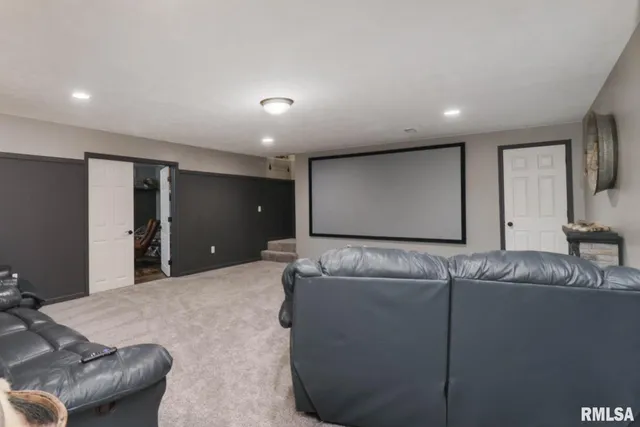 $284,900 | 212 East Garfield Street, Minier, IL 61759