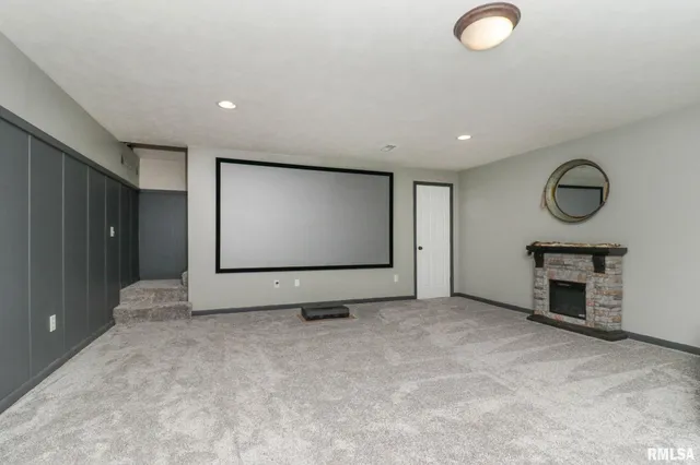 $284,900 | 212 East Garfield Street, Minier, IL 61759