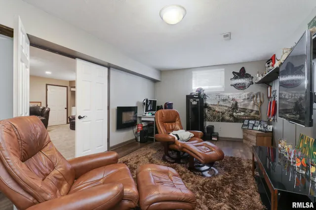 $284,900 | 212 East Garfield Street, Minier, IL 61759