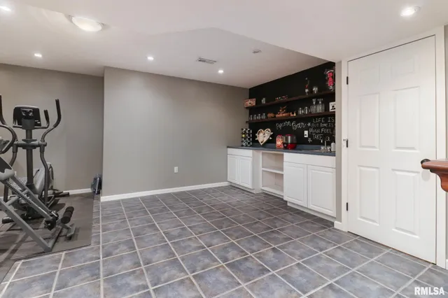 $284,900 | 212 East Garfield Street, Minier, IL 61759