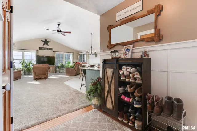 $284,900 | 212 East Garfield Street, Minier, IL 61759