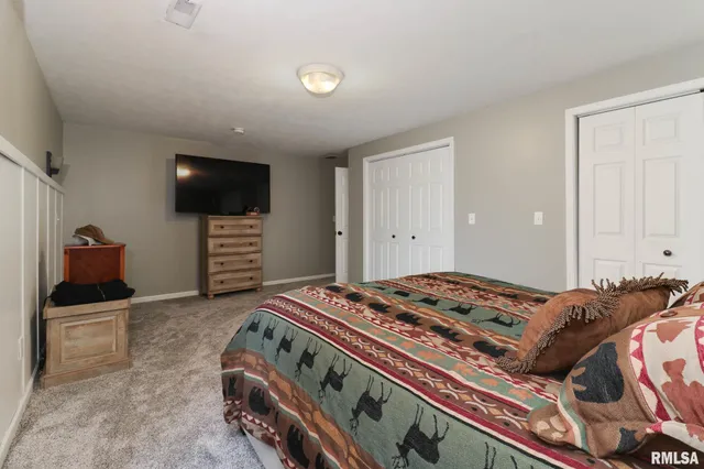 $284,900 | 212 East Garfield Street, Minier, IL 61759