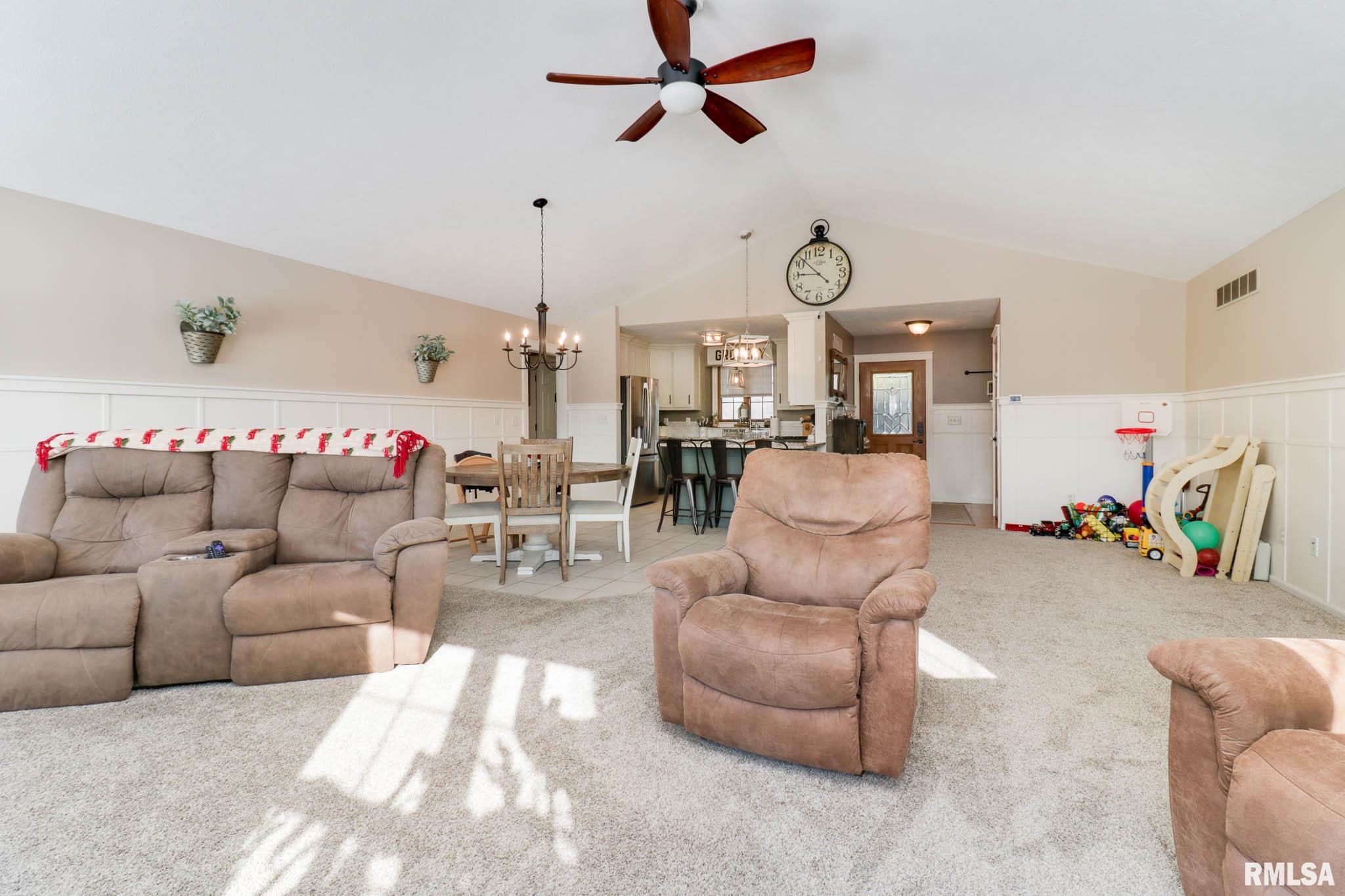 212 East Garfield Street Minier, IL 61759 - Photo 5 of 42