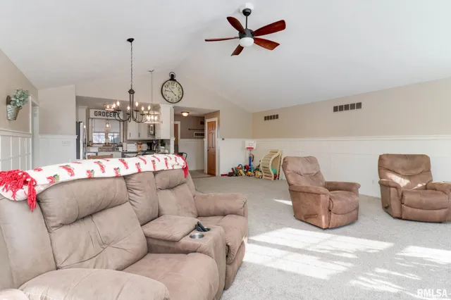 $284,900 | 212 East Garfield Street, Minier, IL 61759