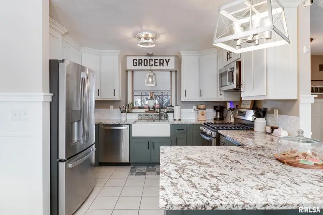 $284,900 | 212 East Garfield Street, Minier, IL 61759