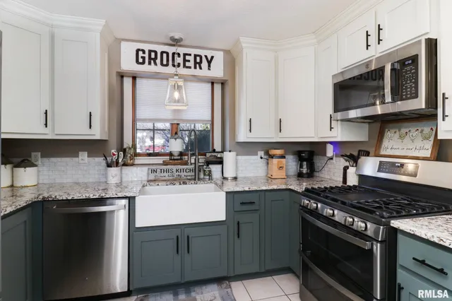 $284,900 | 212 East Garfield Street, Minier, IL 61759