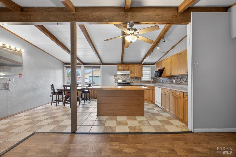 423 Gardiner Way Rio Vista, CA 94571 - Photo 11 of 38