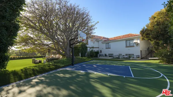$60,000 | 6110 Merritt Drive, Malibu, CA 90265