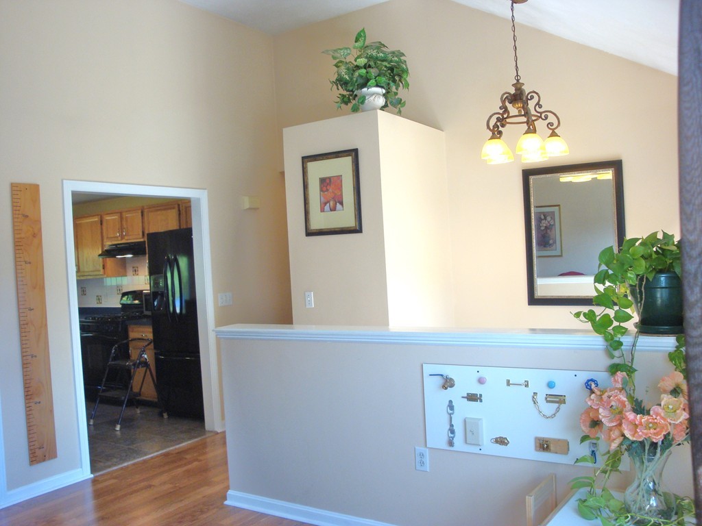 132 Morrison Road Taunton, MA 02718 - Photo 4 of 23