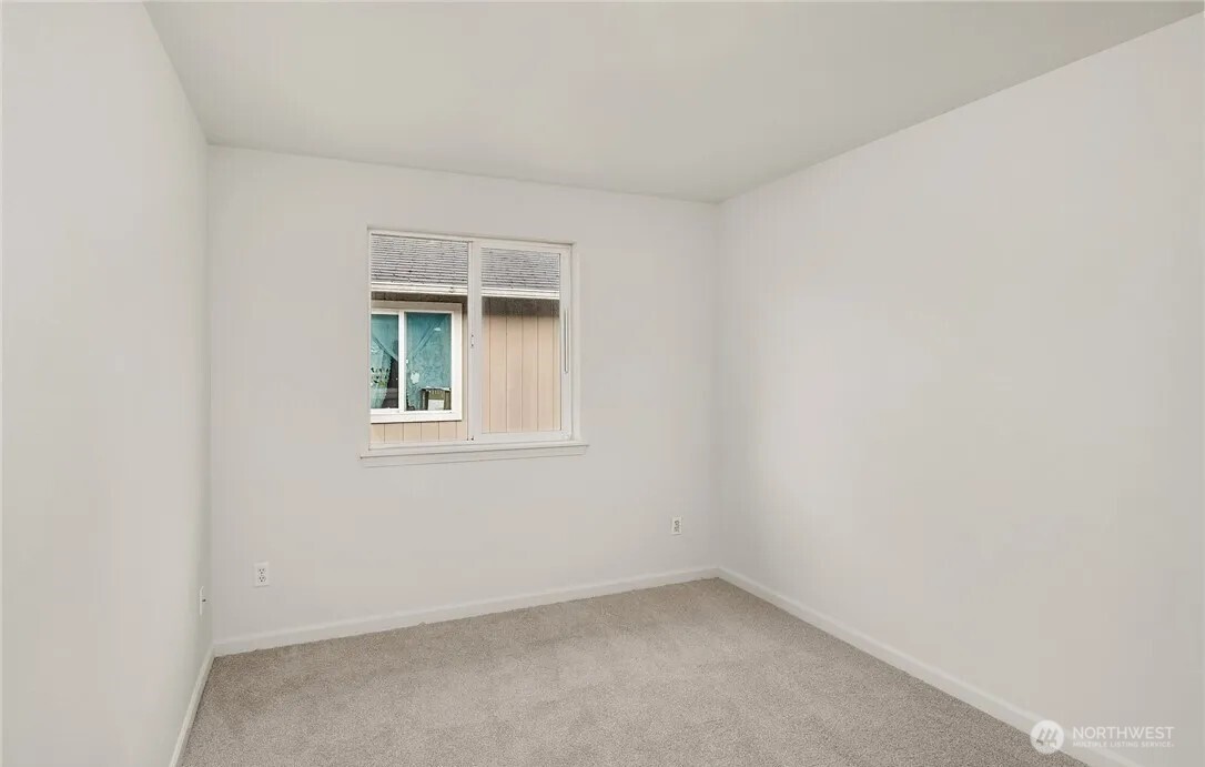 4050 South Puget Sound Avenue Tacoma, WA 98409 - Photo 14 of 19 an empty room with a window
