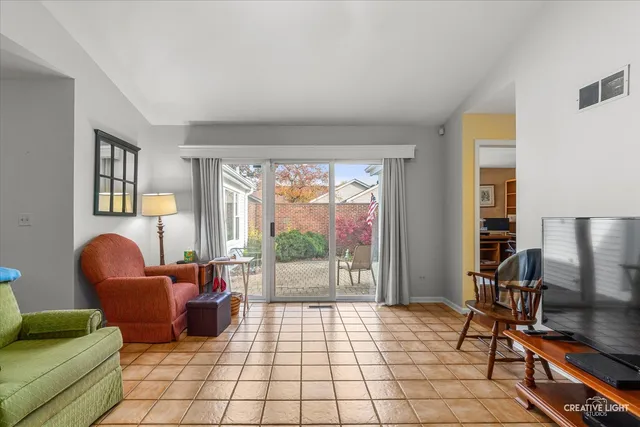 $409,900 | 904 Dartmouth Drive, Wheaton, IL 60189