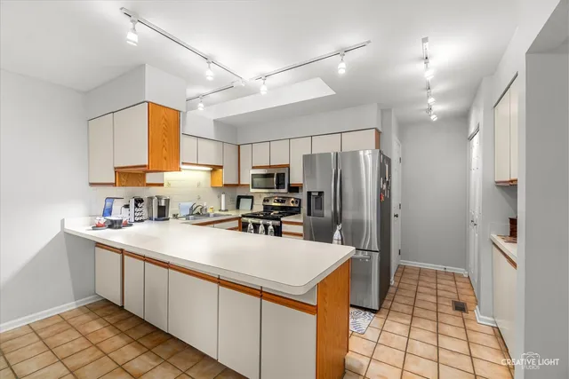 $409,900 | 904 Dartmouth Drive, Wheaton, IL 60189