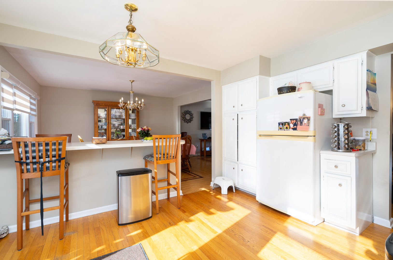 28W621 Indian Knoll Road West Chicago, IL 60185 - Photo 3 of 38 Gallery Image 3