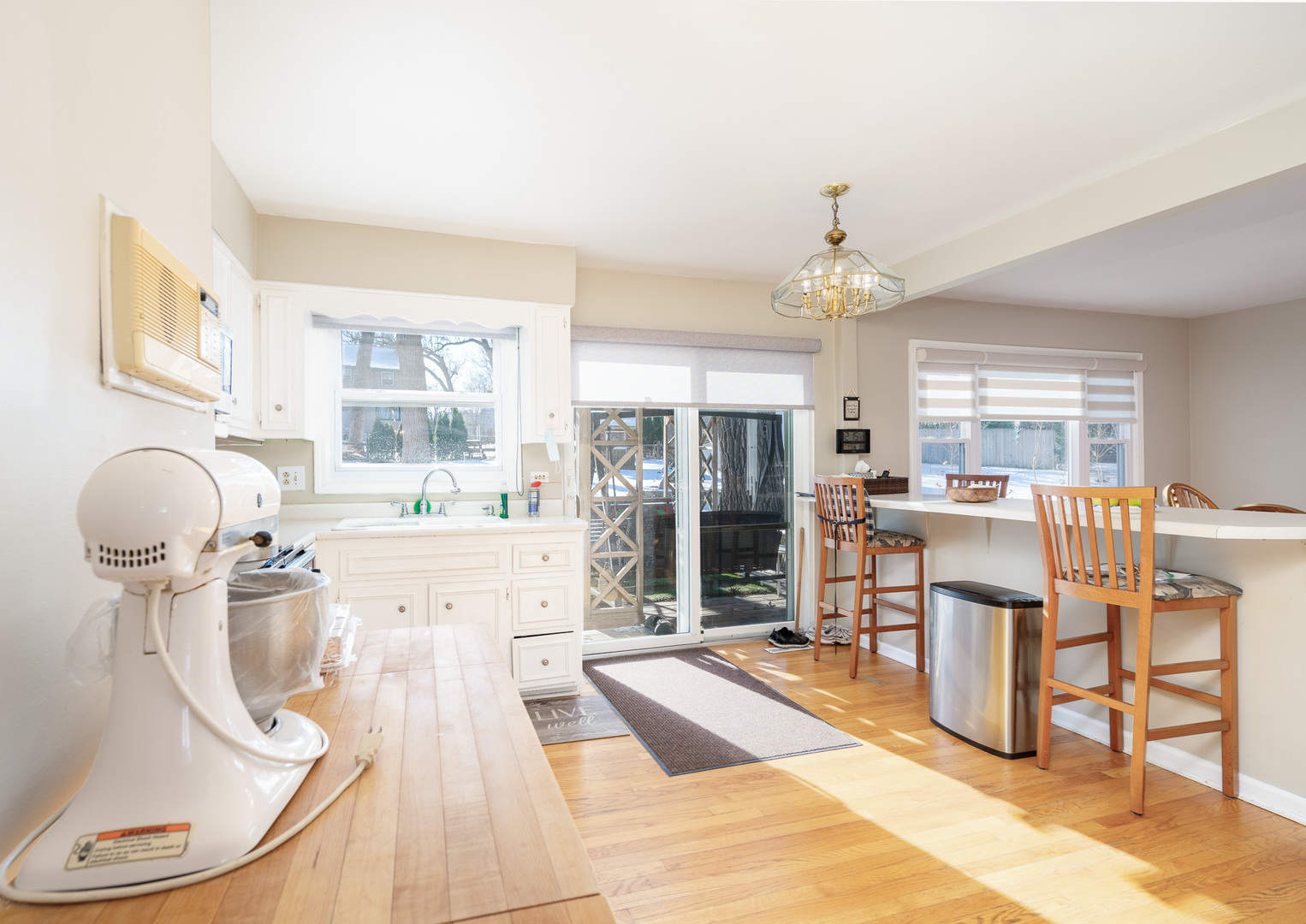 28W621 Indian Knoll Road West Chicago, IL 60185 - Photo 4 of 38 Gallery Image 4