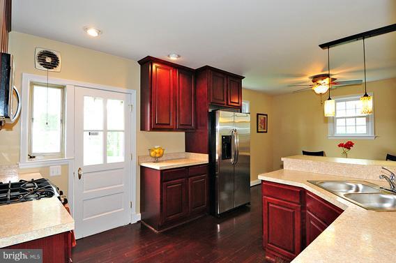 7 Dunmore Road Catonsville, MD 21228 - Photo 22 of 26 Kitchen