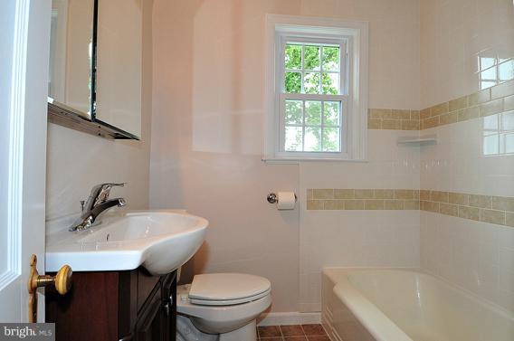 7 Dunmore Road Catonsville, MD 21228 - Photo 10 of 26 Bath