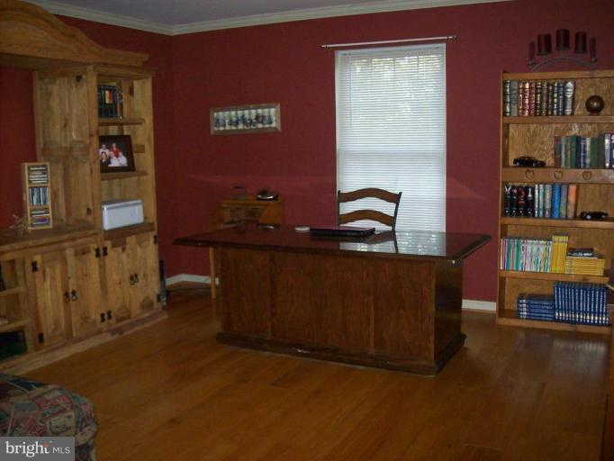 14717 Harrisville Road Mount Airy, MD 21771 - Photo 12 of 19 Library