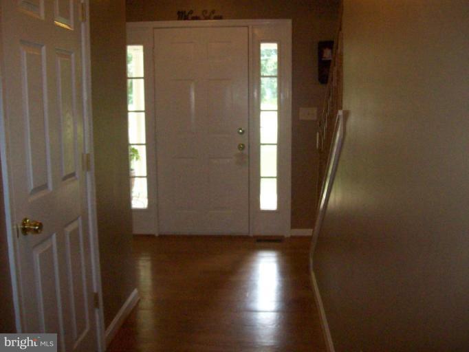 14717 Harrisville Road Mount Airy, MD 21771 - Photo 8 of 19 Entrance / Foyer