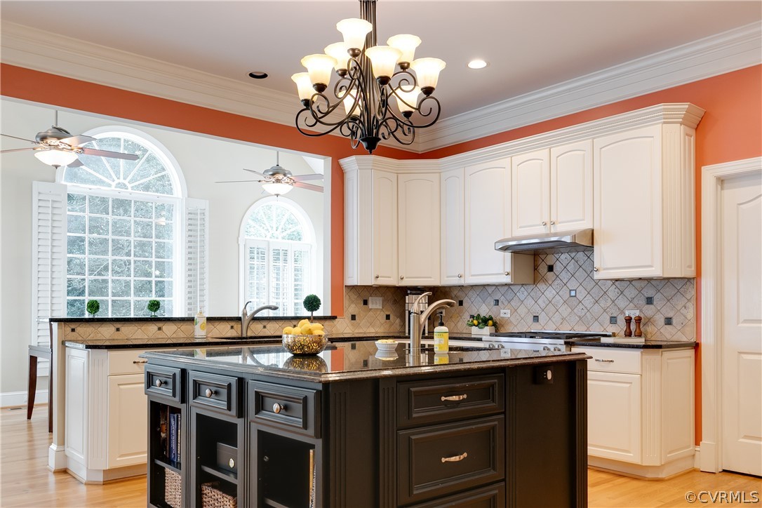 11907 Reeds Bluff Lane Midlothian, VA 23113 - Photo 17 of 50 Center island with beverage center