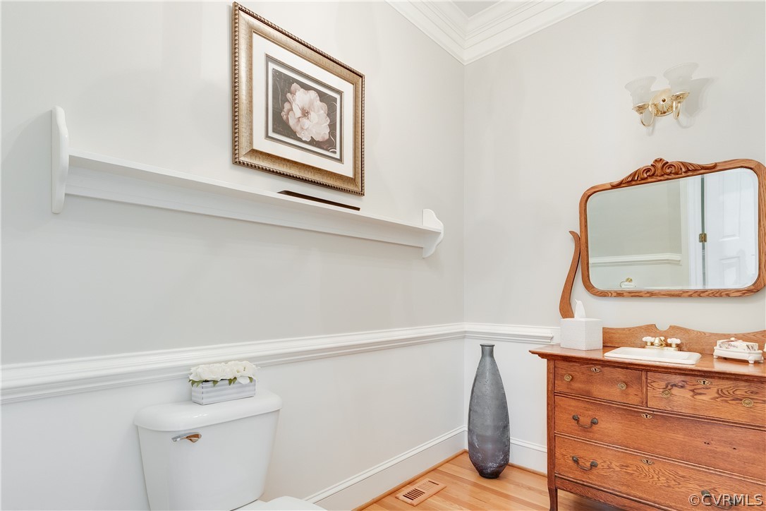 11907 Reeds Bluff Lane Midlothian, VA 23113 - Photo 29 of 50 Powder room