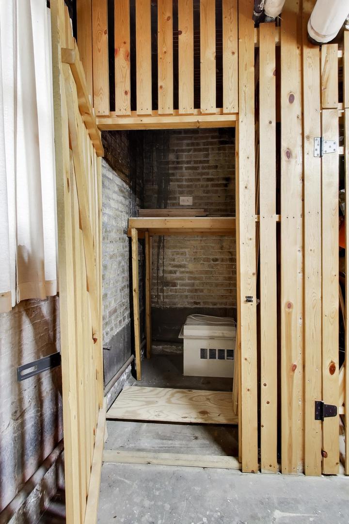 1929 Sherman Avenue, Unit 2W Evanston, IL 60201 - Photo 21 of 26 a view of front door of house