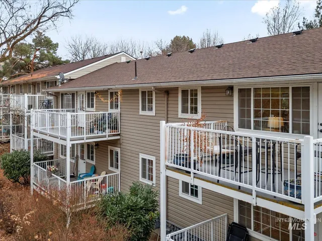 $369,900 | 213 Village Lane, Boise, ID 83702